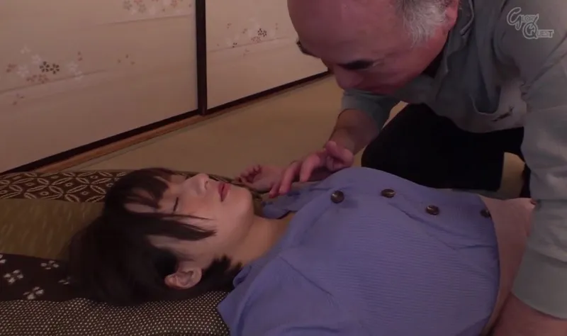 Bố chồng vô tình làm người tình của con trai ngất xỉu rồi sau đó …