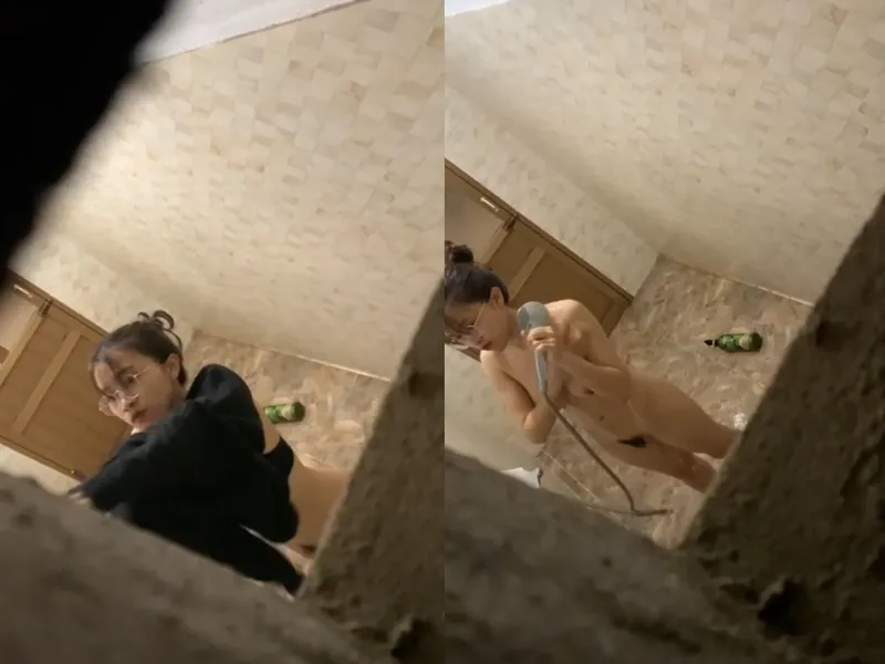 Quay lén em ghệ vú đẹp tắm, khe bướm chảy nước ròng ròng